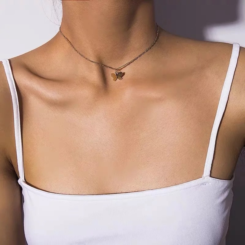 3/$30 🦋 Butterfly Pendant Necklace - Picture 6 of 7